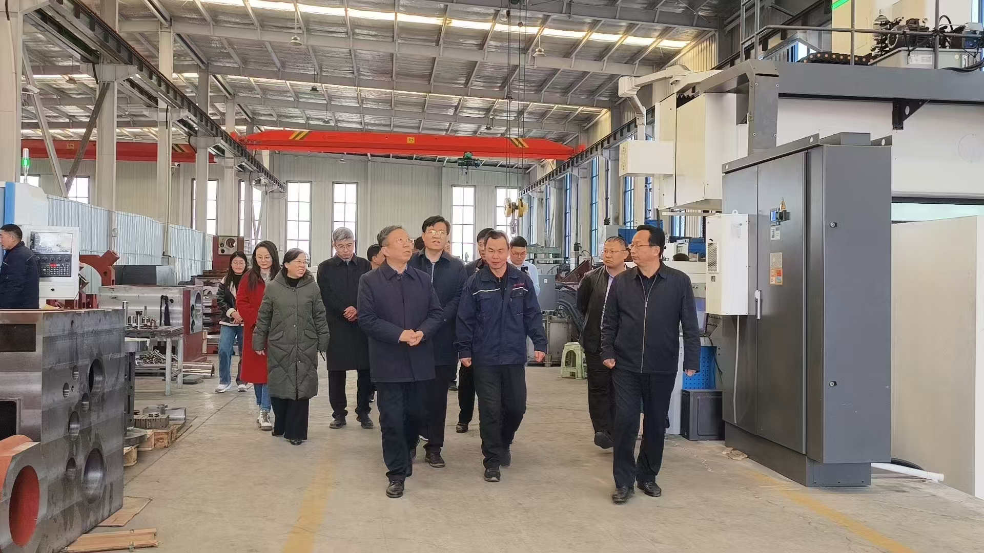 德州領(lǐng)導(dǎo)參觀工廠4.jpg